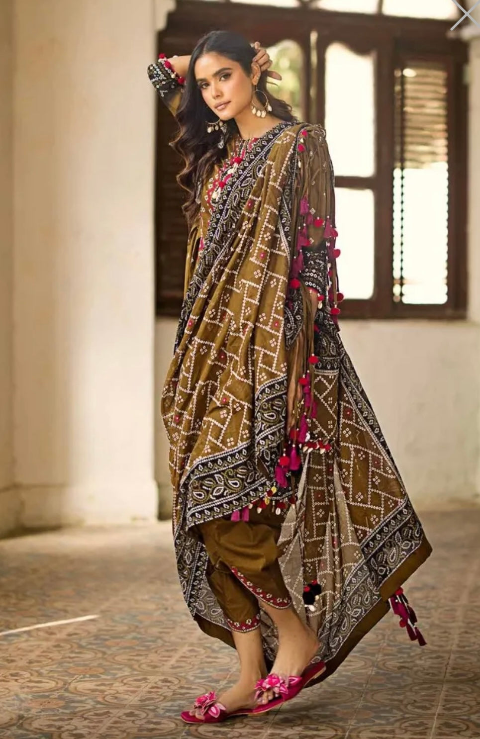 < GulAhmed > 3PC Printed Lawn  
Stitched Suit [ #E9 ] SIZE S