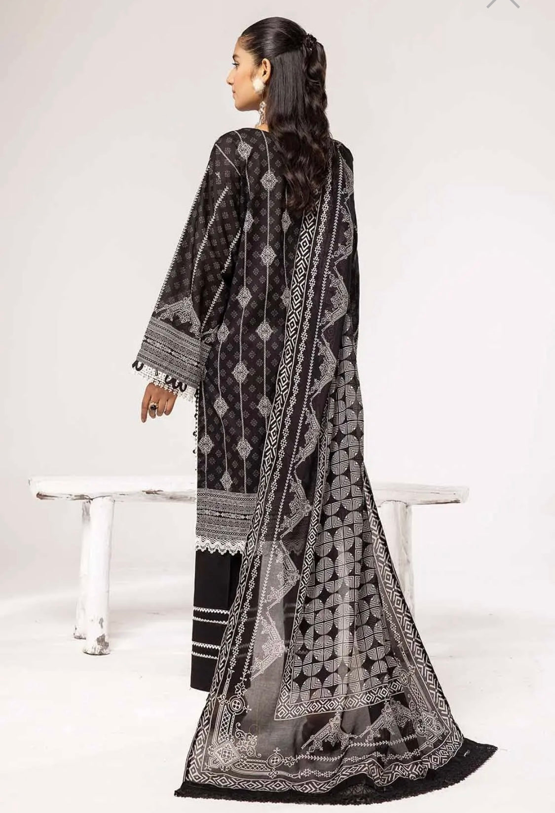 < GulAhmed > 3PC Printed Lawn  
Stitched Suit [ #J8 ] SIZE M