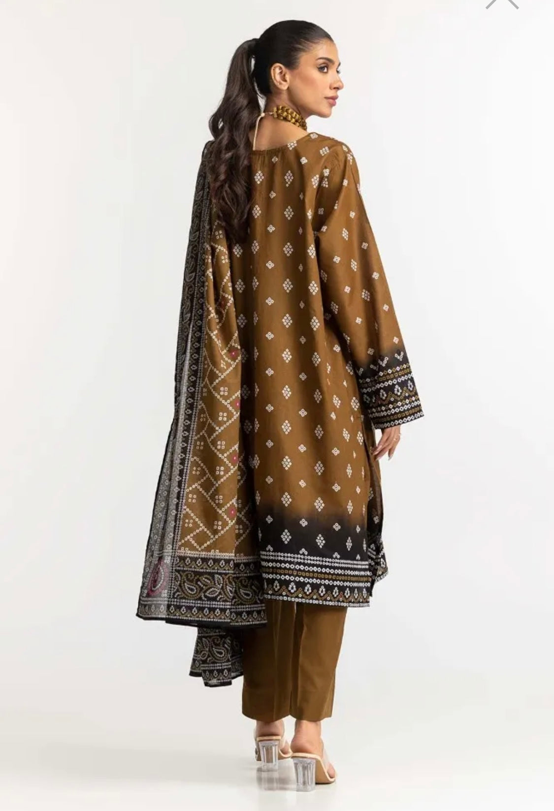 < GulAhmed > 3PC Printed Lawn  
Stitched Suit with Dyed Trouser [ #K8 ] SIZE M