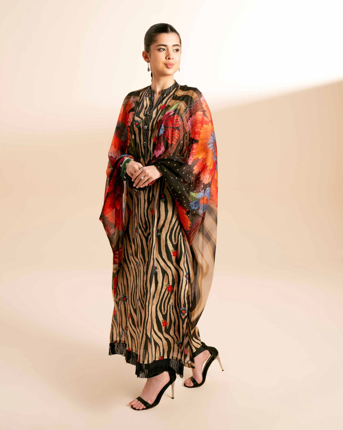 < Nishat > 3PC Animal Print With Abstract Flowers Style Super Fine Lawn Stitched Suit with Digital Printed Crinkle Chiffon Dupatta & Printed Cambric Trousers [ #N8 ] SIZE S