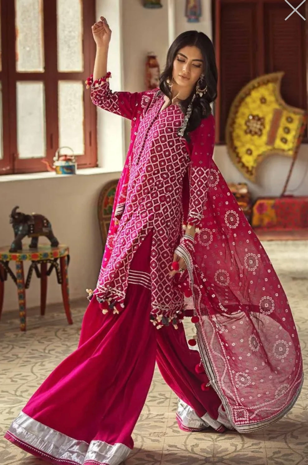 < GulAhmed > 3PC Lacquer Printed Lawn  
Stitched Suit [ #I8 ] SIZE M