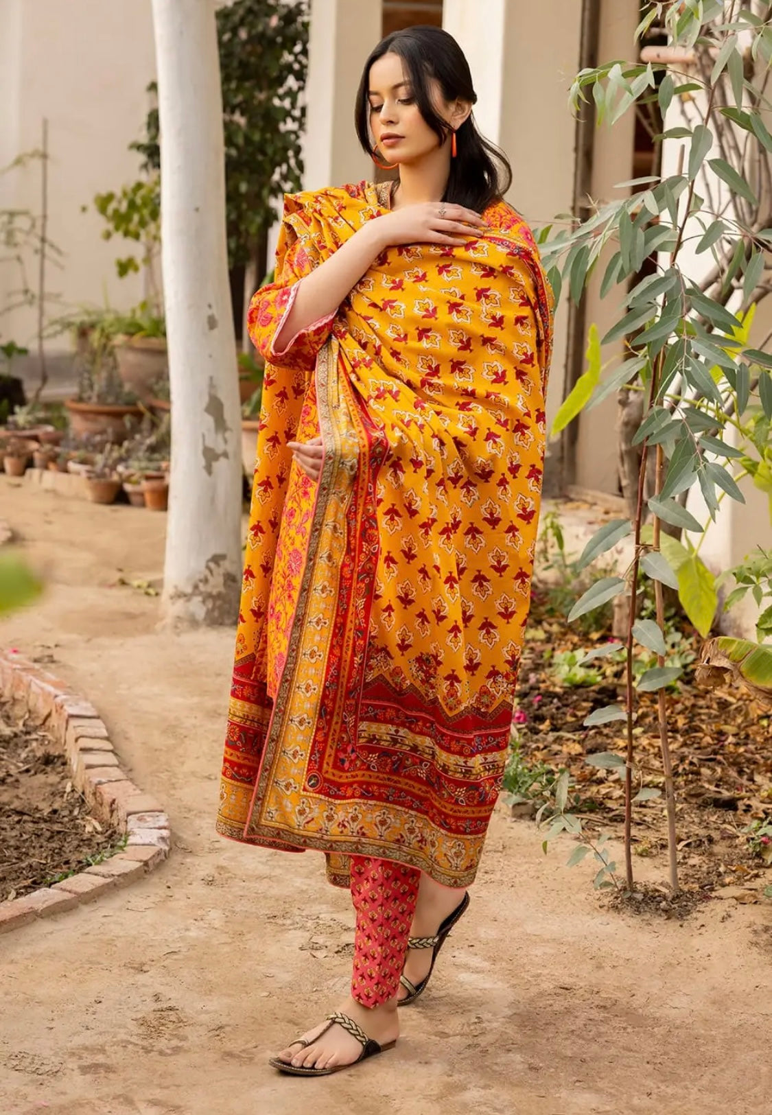 < GulAhmed > 3PC Cambric Printed Stitched Suit with Lawn Dupatta [ #K9 ] SIZE M