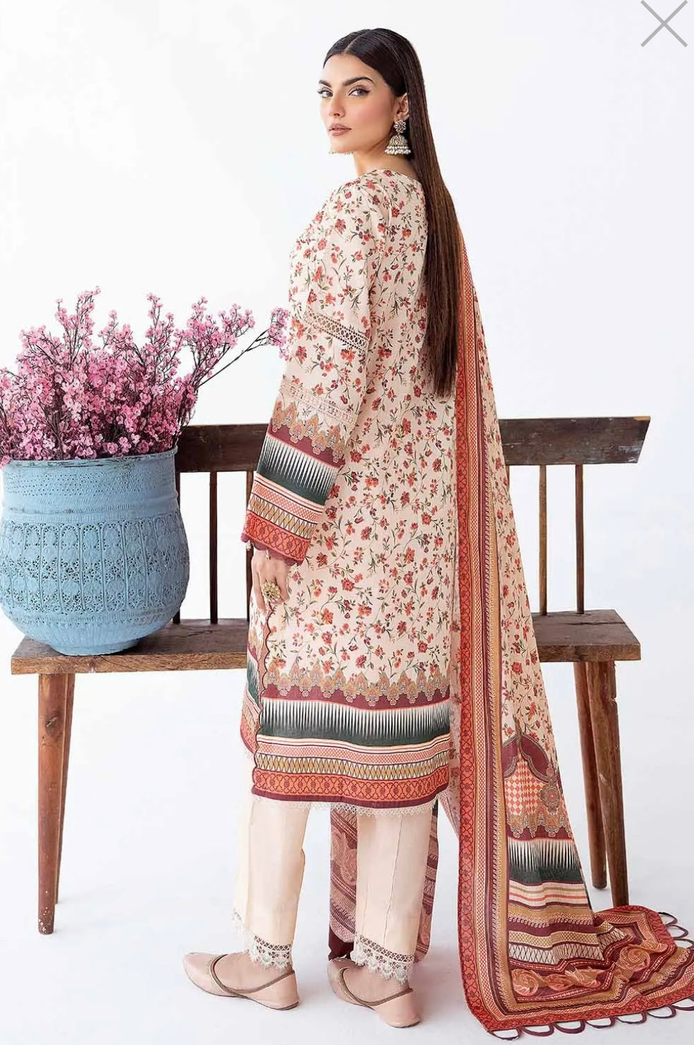 < GulAhmed > 3PC Printed Lawn  
Stitched Suit [ #K4 ] SIZE L