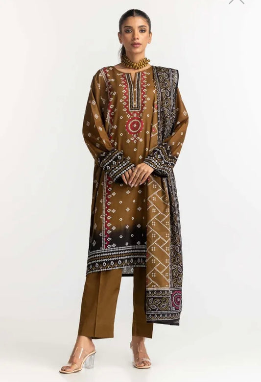 < GulAhmed > 3PC Printed Lawn  
Stitched Suit with Dyed Trouser [ #K8 ] SIZE M