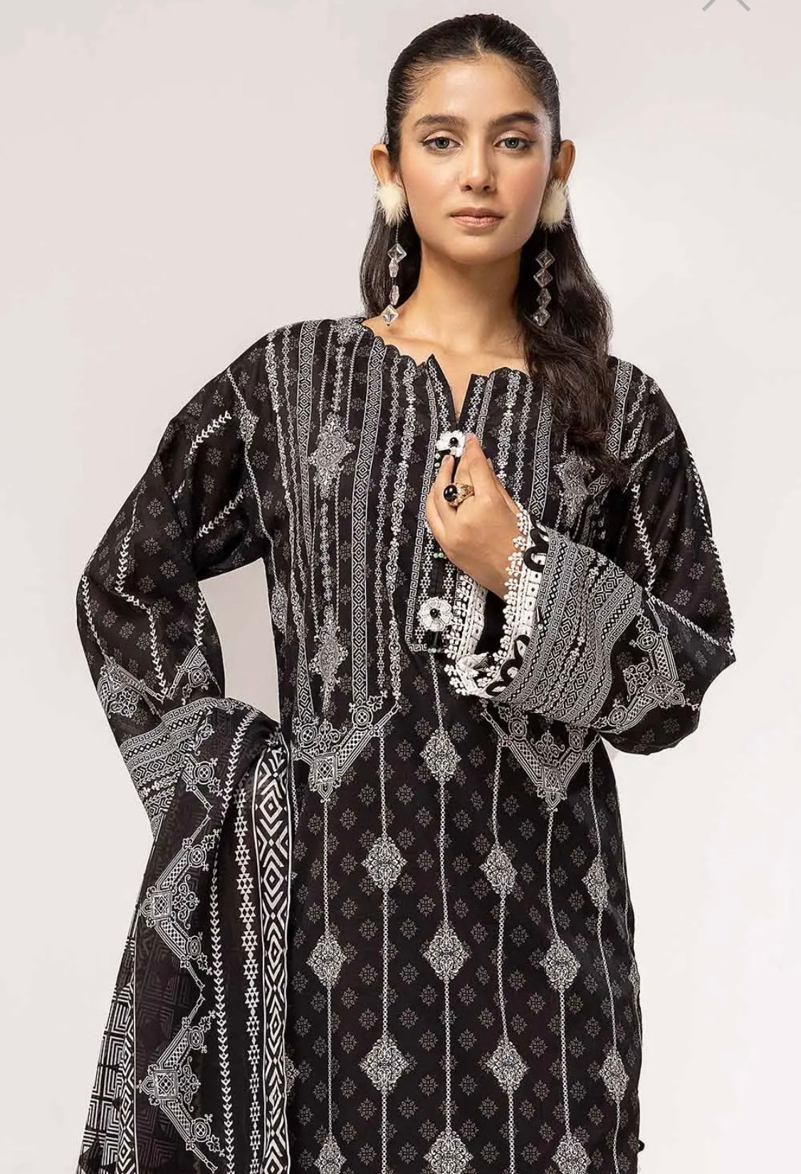 < GulAhmed > 3PC Printed Lawn  
Stitched Suit [ #J8 ] SIZE M