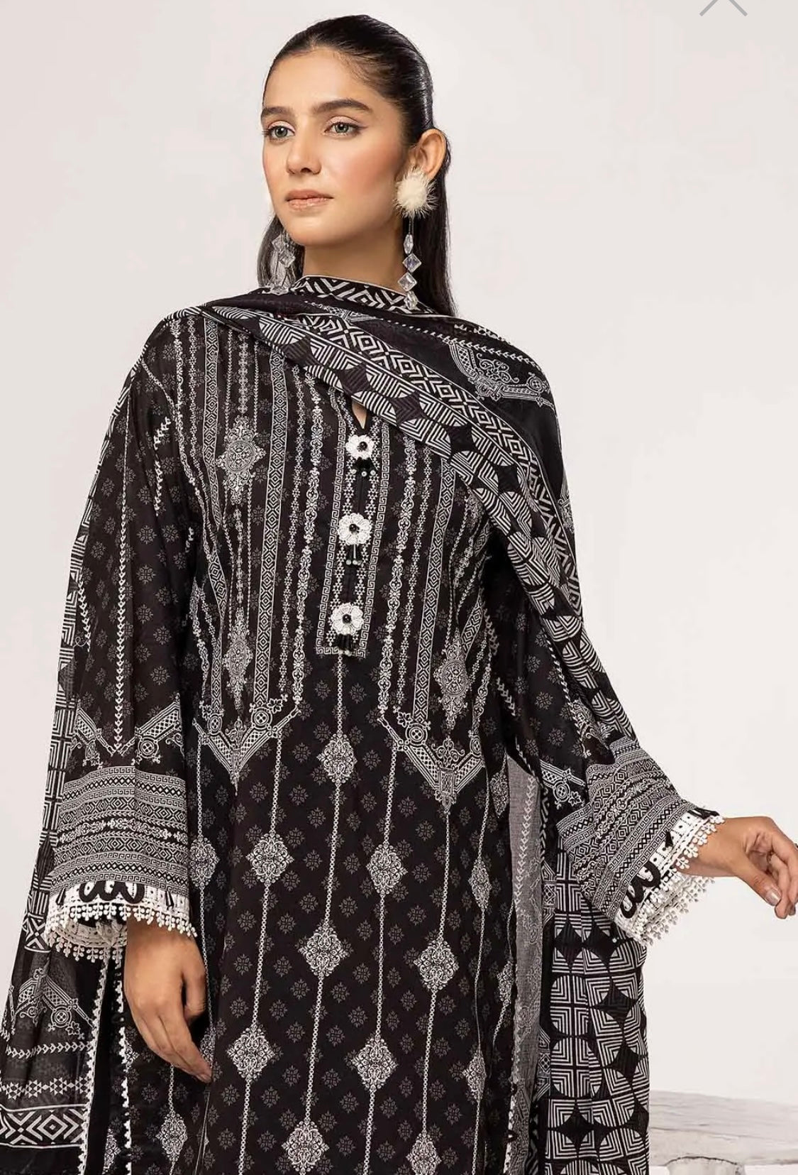 < GulAhmed > 3PC Printed Lawn  
Stitched Suit [ #J8 ] SIZE M