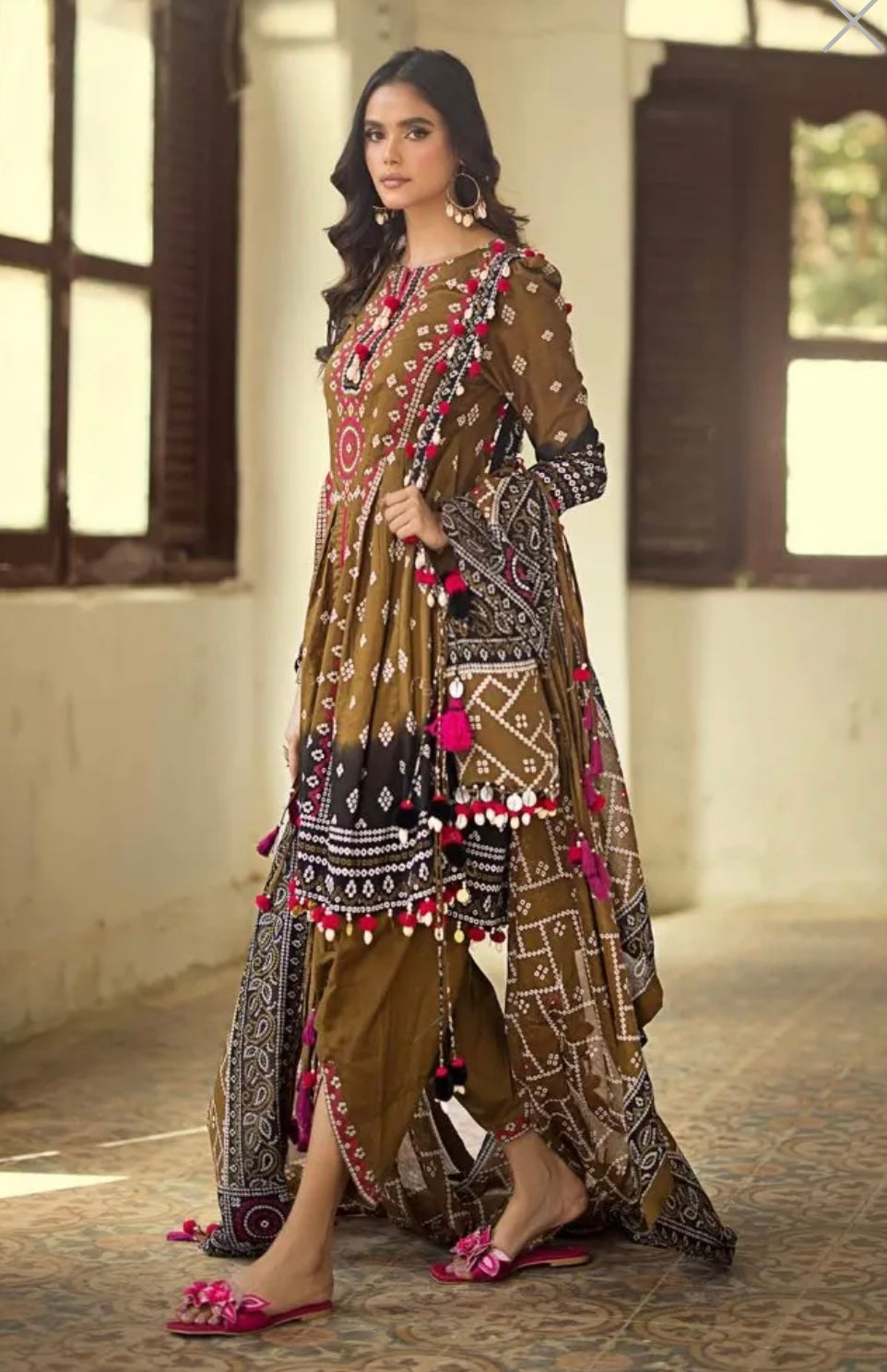 < GulAhmed > 3PC Printed Lawn  
Stitched Suit [ #E9 ] SIZE S