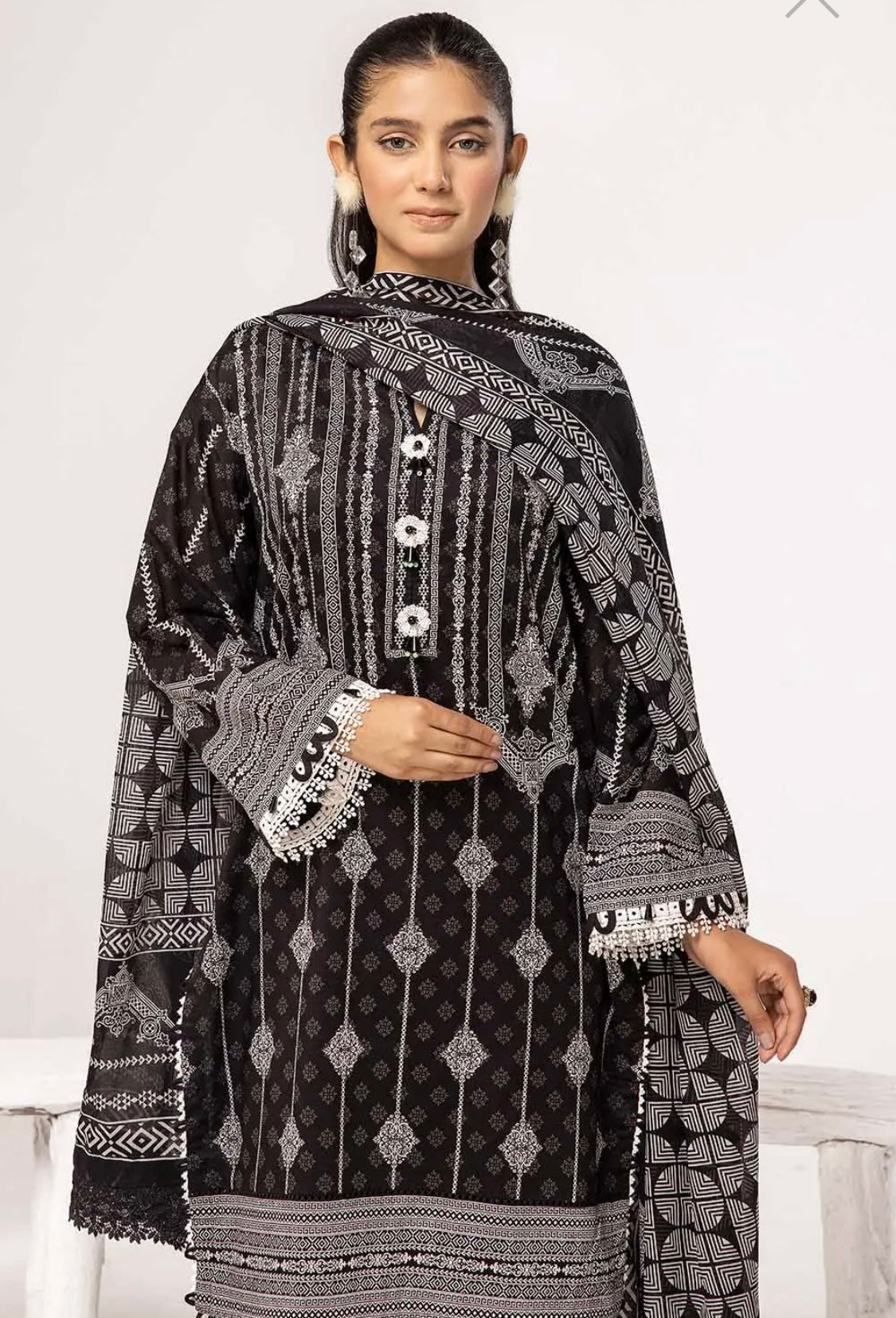 < GulAhmed > 3PC Printed Lawn  
Stitched Suit [ #J8 ] SIZE M