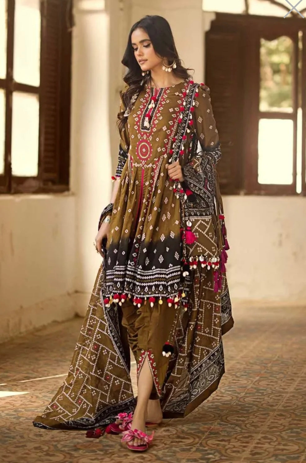 < GulAhmed > 3PC Printed Lawn  
Stitched Suit [ #E9 ] SIZE S