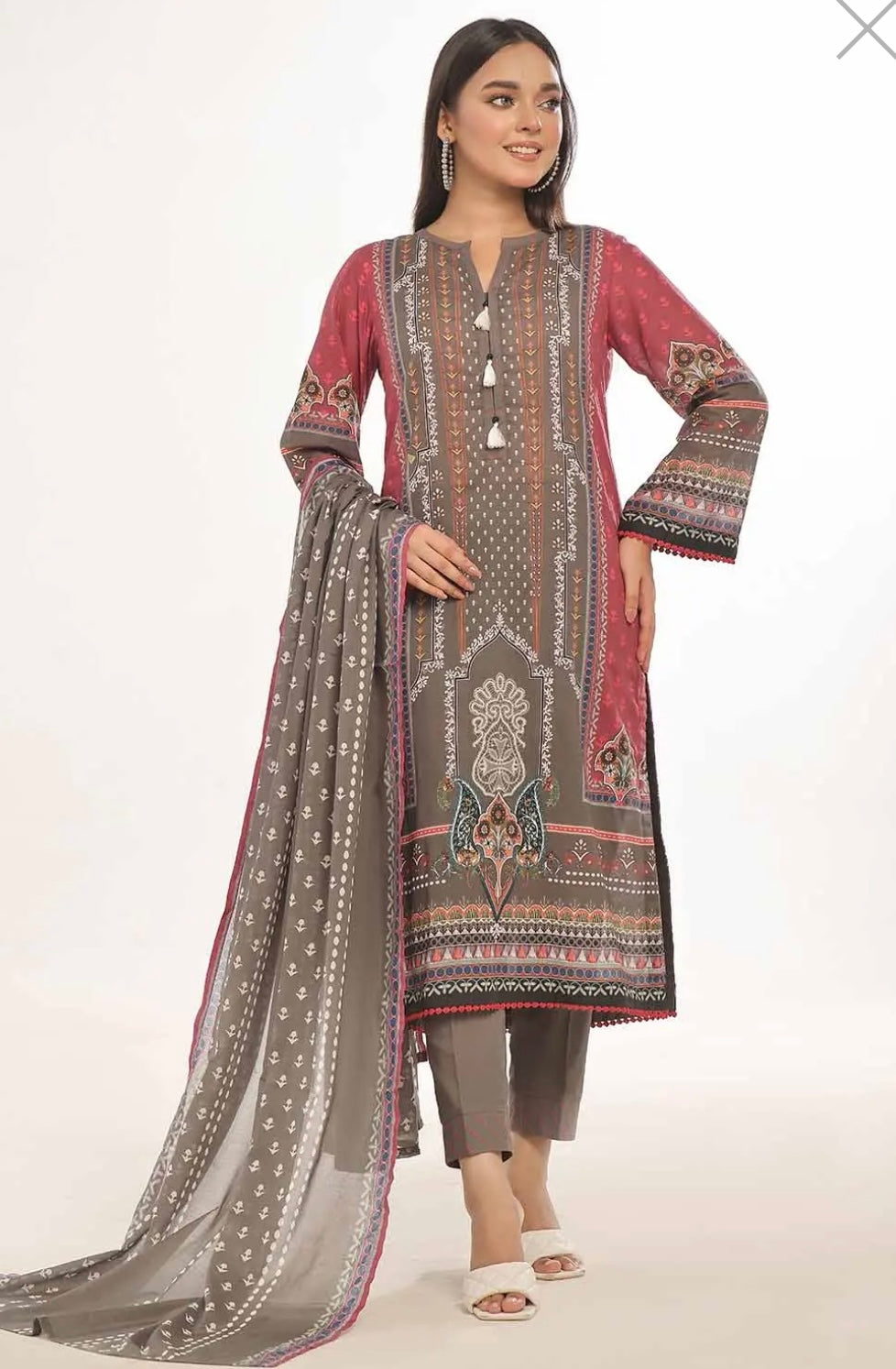 < GulAhmed > 3PC Printed Lawn  
Stitched Suit [ #K2 ] SIZE L