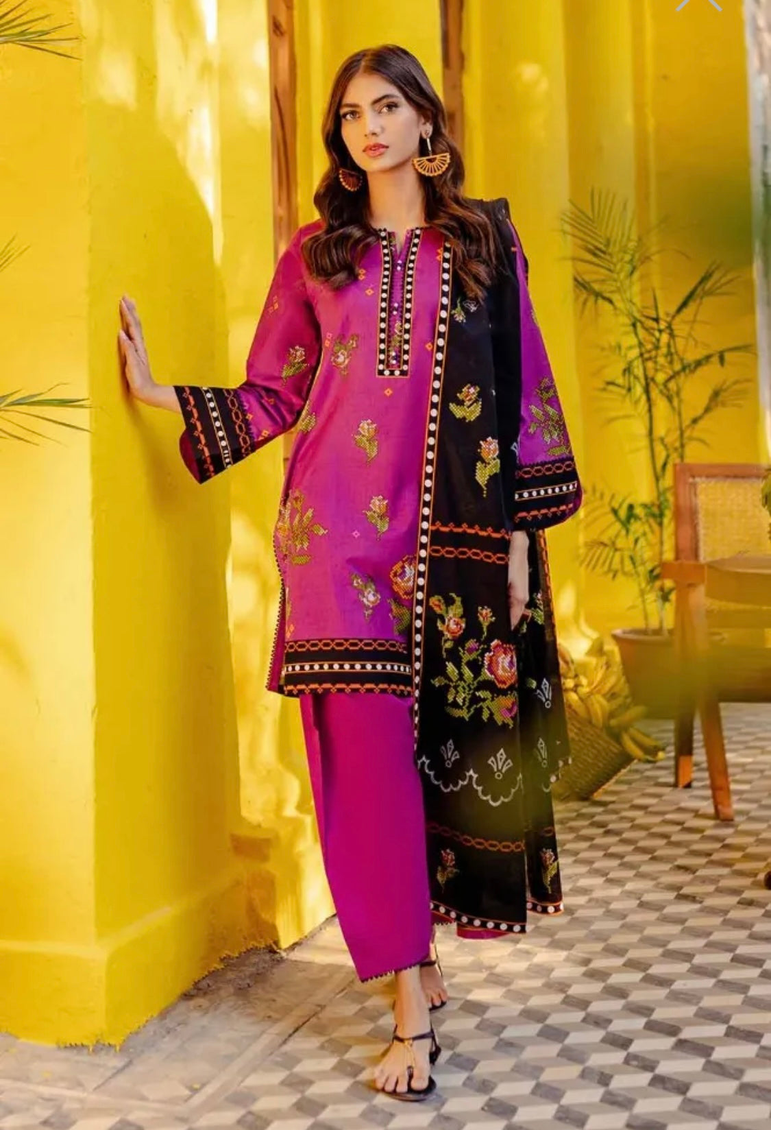 < GulAhmed > 3PC Printed Lawn  
Stitched Suit [ #J1 ] SIZE M